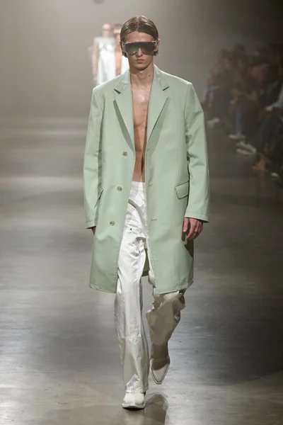 Look 15